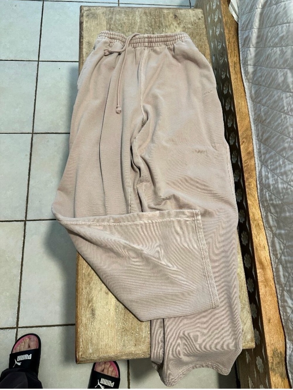 SKIMS Boyfriend Fleece Pants in Light Fawn, size XS.